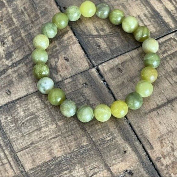 8mm Green Peridot Stretch Bead Bracelet - Picture 8 of 8